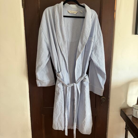 VERMONT COUNTRY STORE | Cotton Seersucker Classic Robe | Medium - Picture 1 of 6